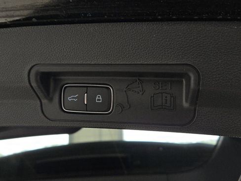 Used 2023 Ford Explorer Limited w/ Equipment Group 301A AWD/4WD image 17