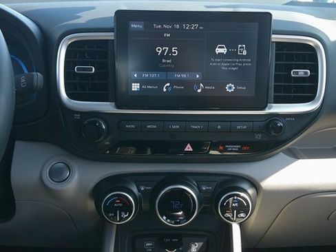 Certified 2024 Hyundai Venue SEL image 12