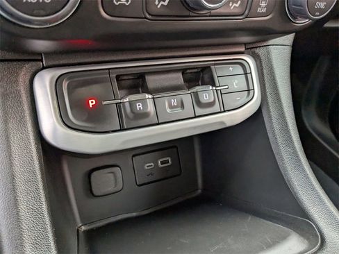 Certified 2023 GMC Acadia SLE w/ Driver Convenience Package image 20