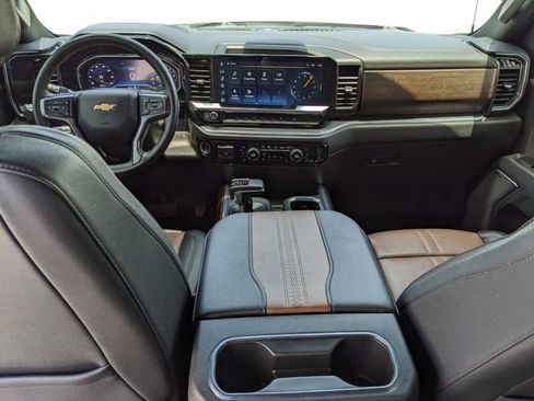 Used 2025 Chevrolet Silverado 1500 High Country w/ High Country Premium Package AWD/4WD image 11