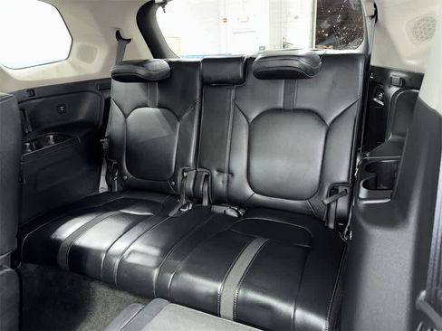 Used 2024 Honda Pilot Touring image 18