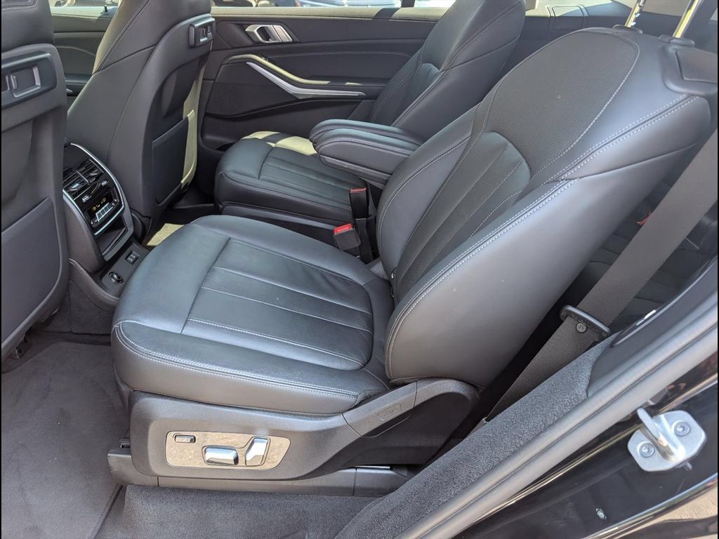 Used 2022 BMW X7 xDrive40i w/ Cold Weather Package AWD/4WD image 9