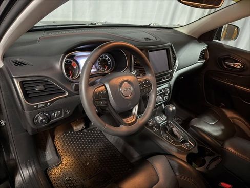 Used 2022 Jeep Cherokee Trailhawk w/ Premium Leather Package image 8