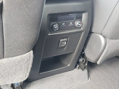 Used 2024 Chevrolet Traverse LT FWD image 30