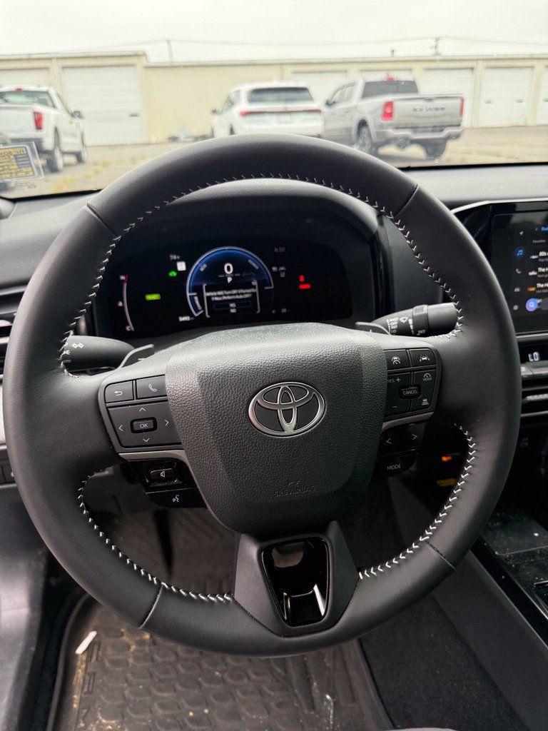 Used 2026 Toyota Camry SE FWD image 7