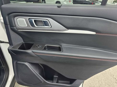 Used 2025 Ford Explorer ST image 14