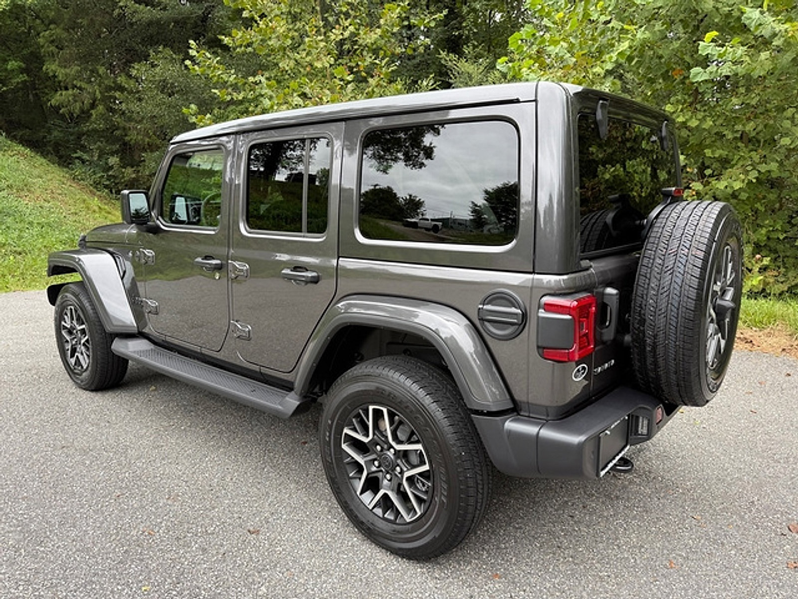 New 2027 Jeep Wrangler Unlimited Sahara AWD/4WD image 9