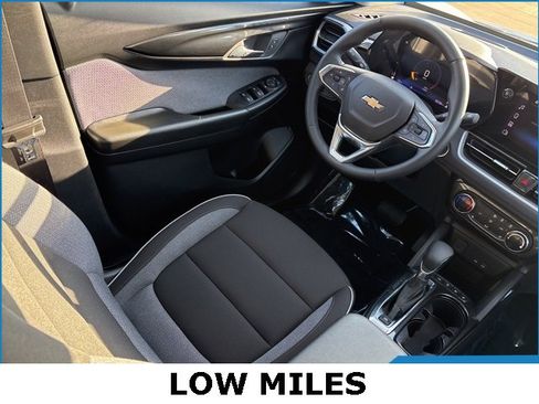 Used 2025 Chevrolet TrailBlazer LT w/ LT Cold Weather Package image 15
