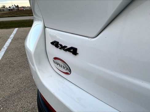 Used 2023 Jeep Grand Cherokee Altitude image 8