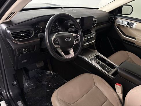 Used 2023 Ford Explorer Limited image 16
