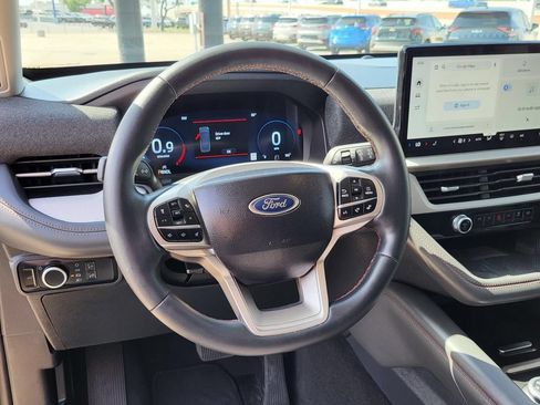 Certified 2025 Ford Explorer Active RWD image 4