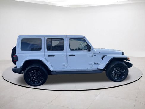 Used 2025 Jeep Wrangler Sahara image 6