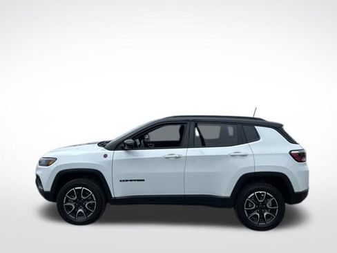 Used 2025 Jeep Compass Trailhawk AWD/4WD image 15