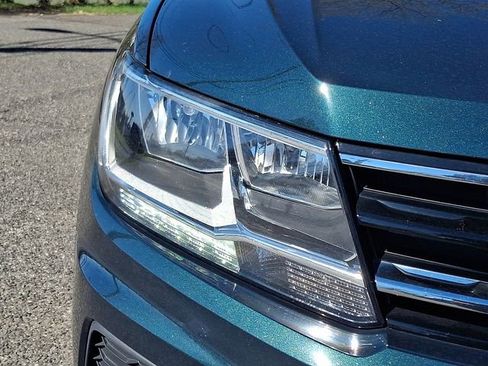Used 2018 Volkswagen Tiguan SE w/ 3rd Row Seat Package image 9