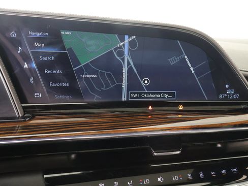 Used 2022 Cadillac Escalade Premium Luxury AWD/4WD image 7