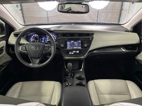 Used 2017 Toyota Avalon XLE Premium image 14