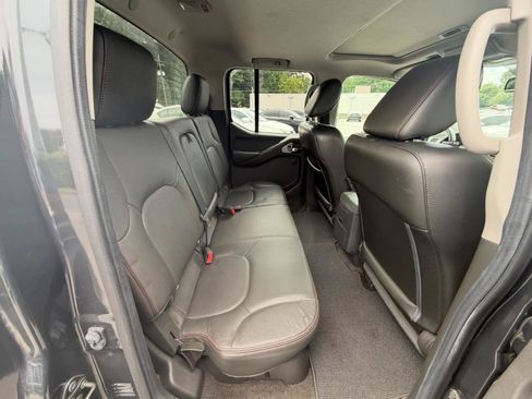 Used 2011 Nissan Frontier PRO-4X w/ Pro-4x Luxury Pkg AWD/4WD image 17