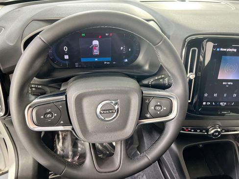 Used 2023 Volvo XC40 B4 Plus w/ Protection Package Premier image 10