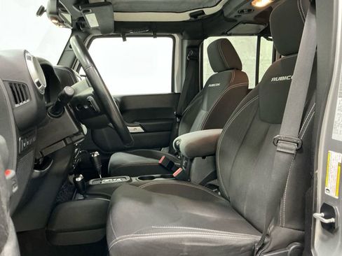 Used 2016 Jeep Wrangler Unlimited Rubicon w/ Connectivity Group image 17