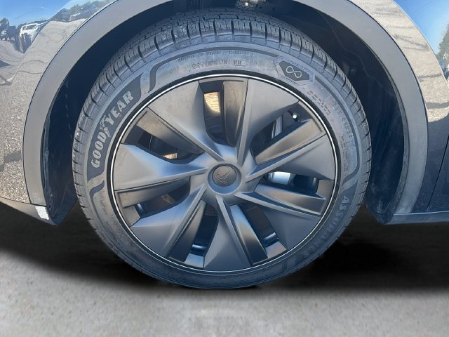 Used 2024 Tesla Model Y Long Range AWD/4WD image 25