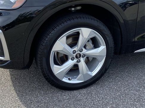 Certified 2025 Audi Q5 2.0T Premium Plus w/ Premium Plus Package image 10