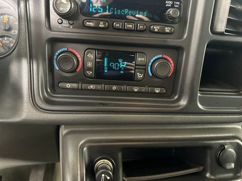 Used 2006 Chevrolet Silverado 2500 LT w/ Heavy-Duty Power Package image 21