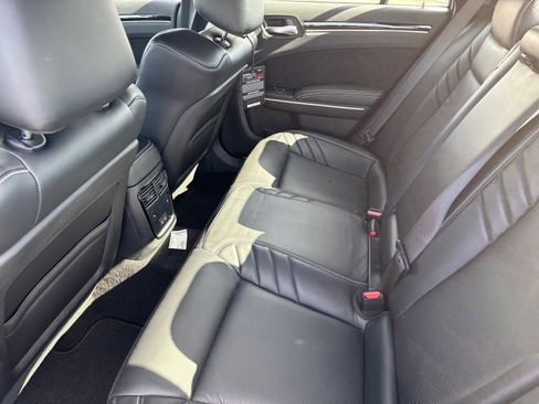 Used 2023 Chrysler 300 C image 18