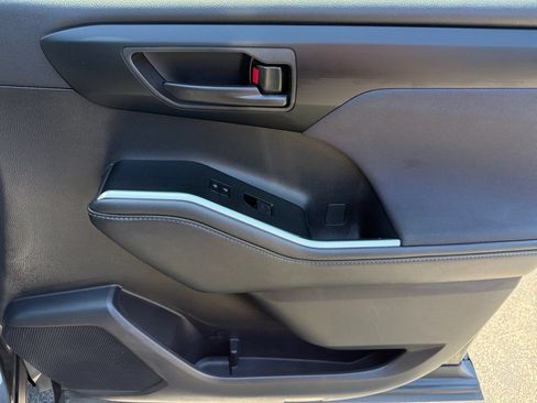 Certified 2025 Toyota Highlander LE AWD/4WD image 19