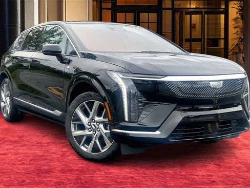 New 2026 Cadillac Optiq Luxury 1 image 2