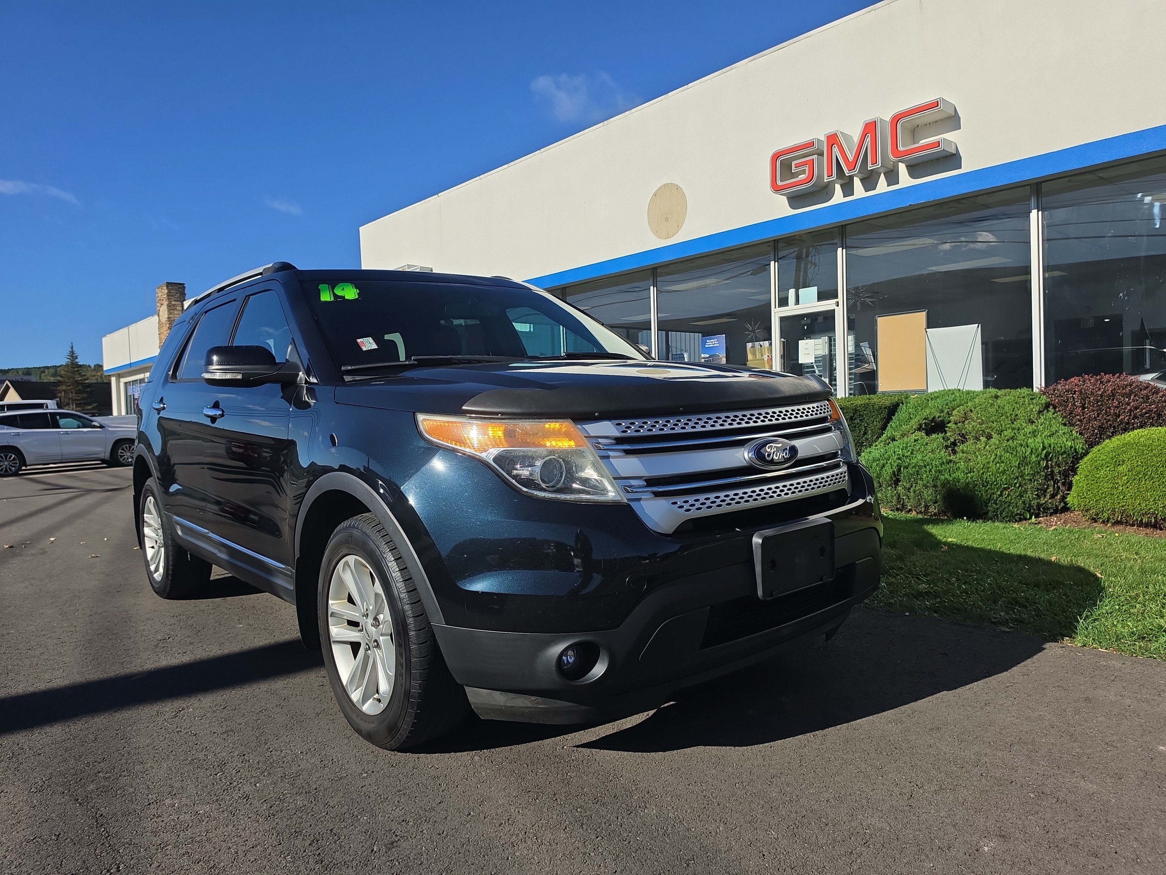 Used 2014 Ford Explorer XLT w/ Equipment Group 202A AWD/4WD image 1