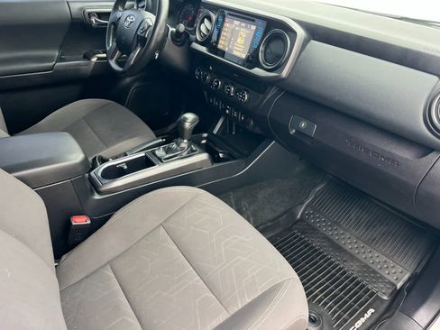 Used 2018 Toyota Tacoma TRD Sport w/ Technology Package image 15