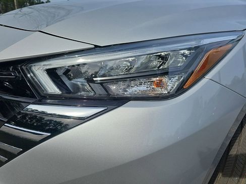 New 2025 Nissan Versa SV w/ Trunk Package image 33