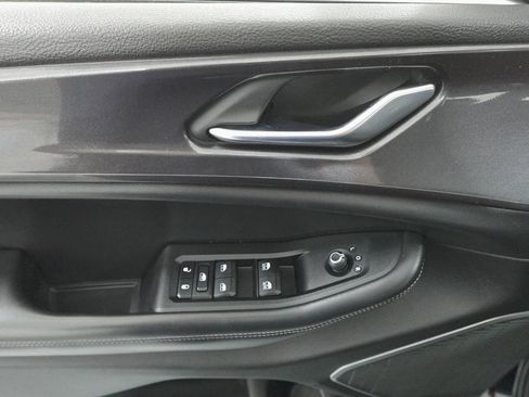 Used 2022 Jeep Grand Cherokee L Laredo image 8