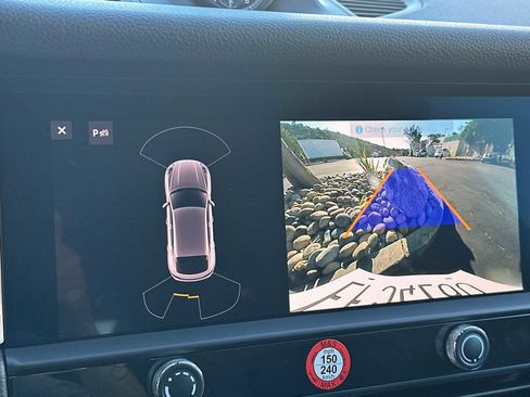 Certified 2025 Porsche Macan image 21