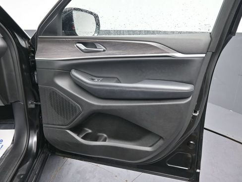 Used 2023 Jeep Grand Cherokee L Limited AWD/4WD image 19
