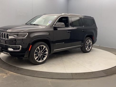 Used 2025 Jeep Wagoneer Series III w/ Premium Group I AWD/4WD image 9