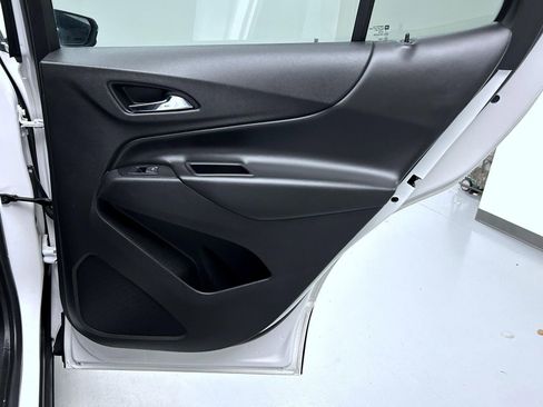 Used 2018 Chevrolet Equinox LT image 17