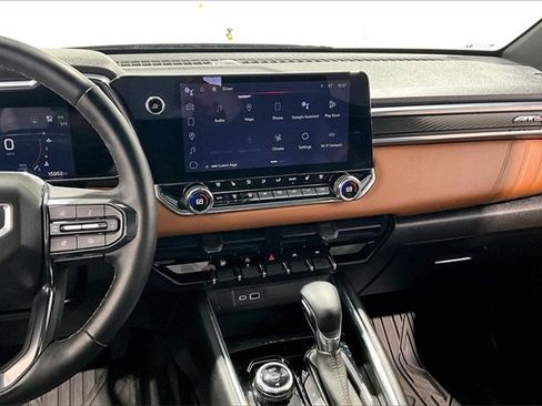 Used 2023 GMC Canyon AT4 w/ AT4 Premium Package image 10