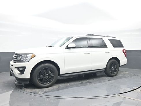 Used 2021 Ford Expedition XLT image 2