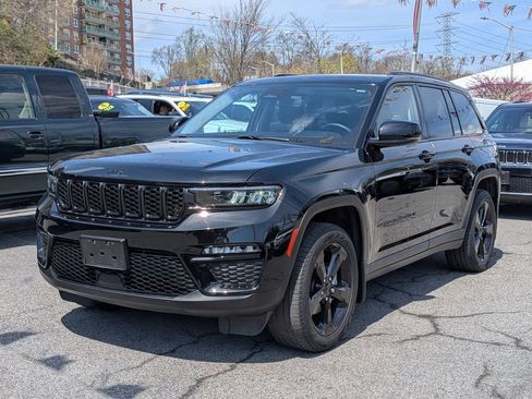 Certified 2023 Jeep Grand Cherokee Limited w/ Black Appearance Package AWD/4WD image 2