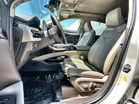 Used 2023 Lincoln Nautilus Reserve w/ Equipment Group 201A image 3