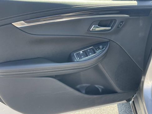 Used 2019 Chevrolet Impala LT FWD image 14