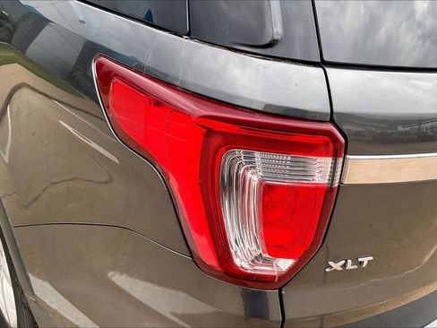 Used 2016 Ford Explorer XLT w/ Equipment Group 202A AWD/4WD image 28