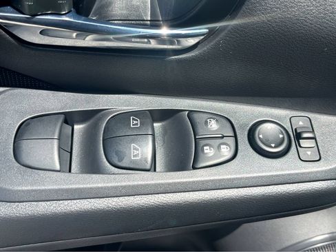 Used 2024 Nissan Kicks SV FWD image 18