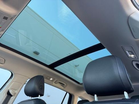 Certified 2020 Volkswagen Tiguan SEL image 28