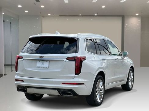 Used 2020 Cadillac XT6 Premium Luxury FWD image 4