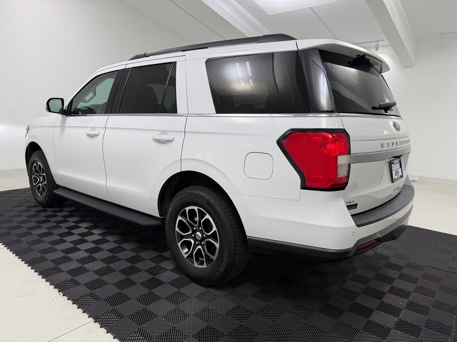 Used 2022 Ford Expedition XLT AWD/4WD image 5