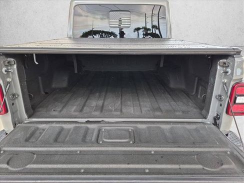 Used 2022 Jeep Gladiator Overland AWD/4WD image 6