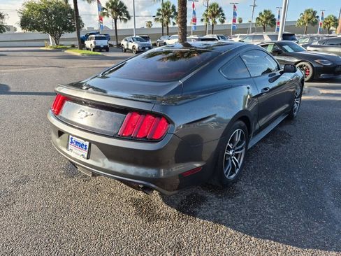 Used 2017 Ford Mustang Coupe RWD image 5