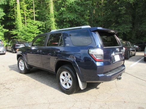 Used 2017 Toyota 4Runner SR5 RWD image 3